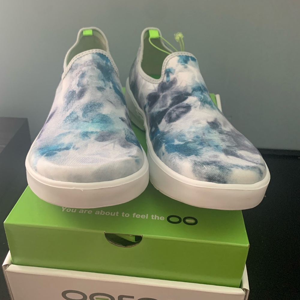 Oofos OOMG EEZEE tie dye teal slip on sneakers